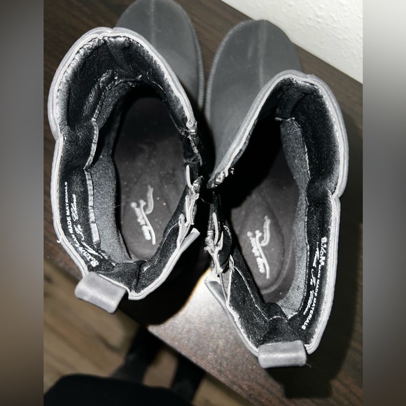 Easy Street Boots- Size 6.5 - Like New - Worn one time. - Picture 3 of 5